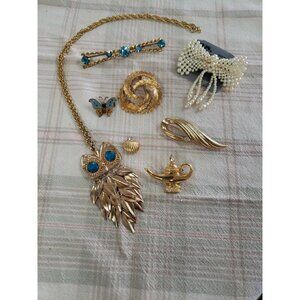 Vtg - Now Jewelry Lot Pins Brooches Necklace Gold Toned Rhinestones Estate Finds